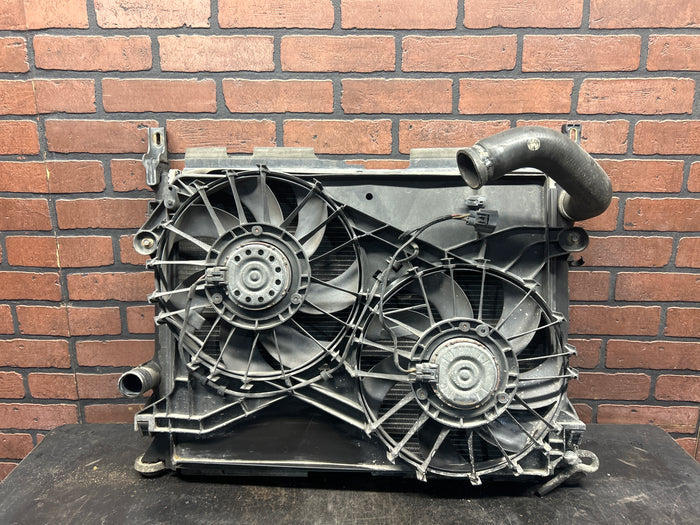 2005-2007 Chrysler 300/Charger/Magnum Radiator and Fan Assembly 5170742AA
