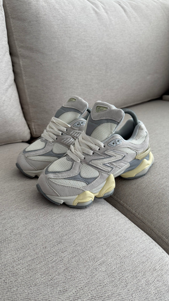 NEW BALANCE 9060 BEIGE