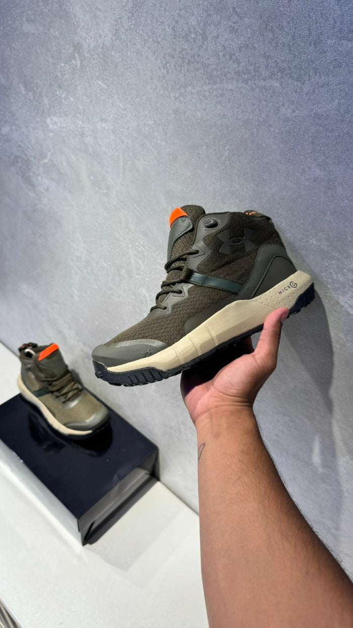 BOTA UNDER ARMOUR VERDE MILITAR