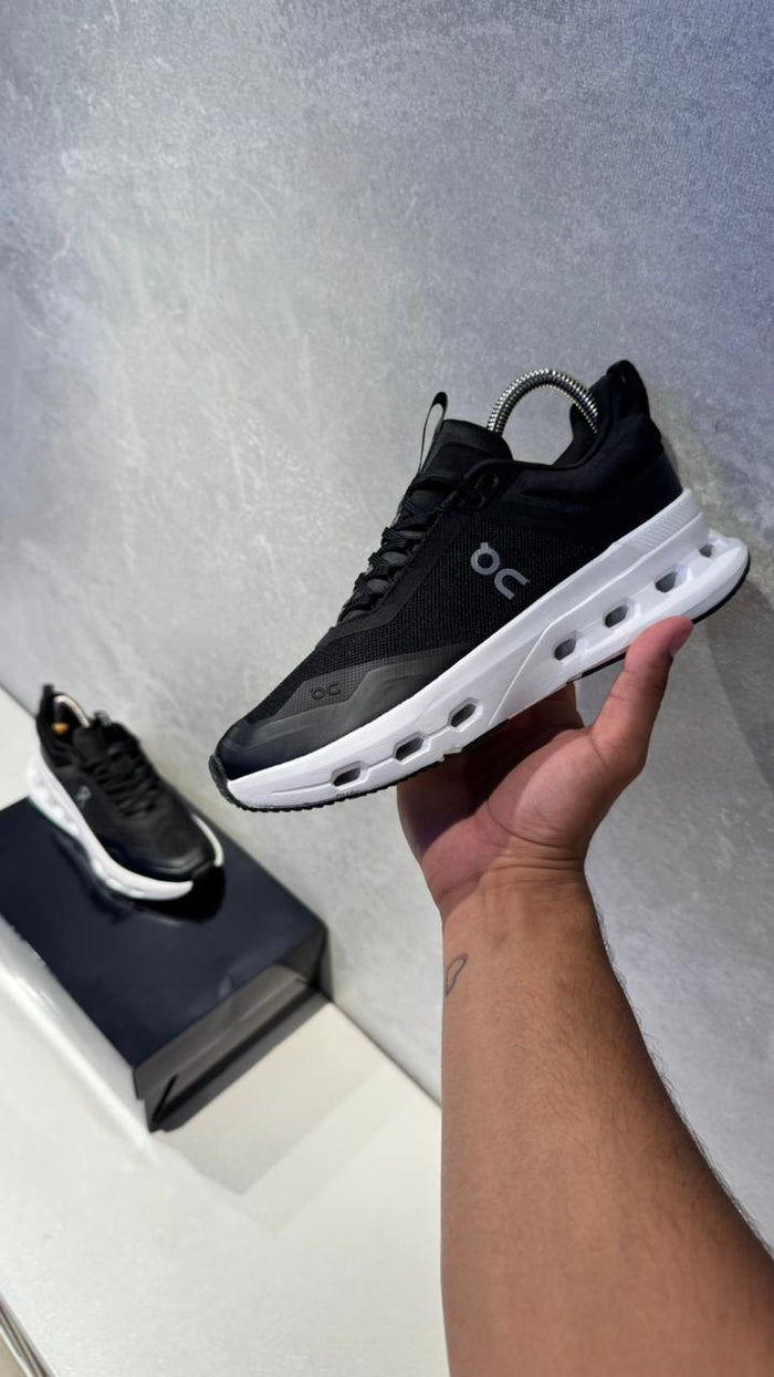 ON CLOUDTEC NEGRO BLANCO