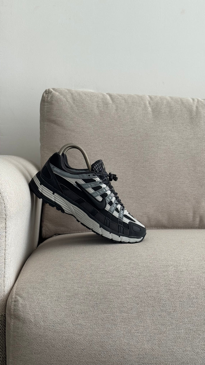 NIKE P6000 NEGRO BLANCO