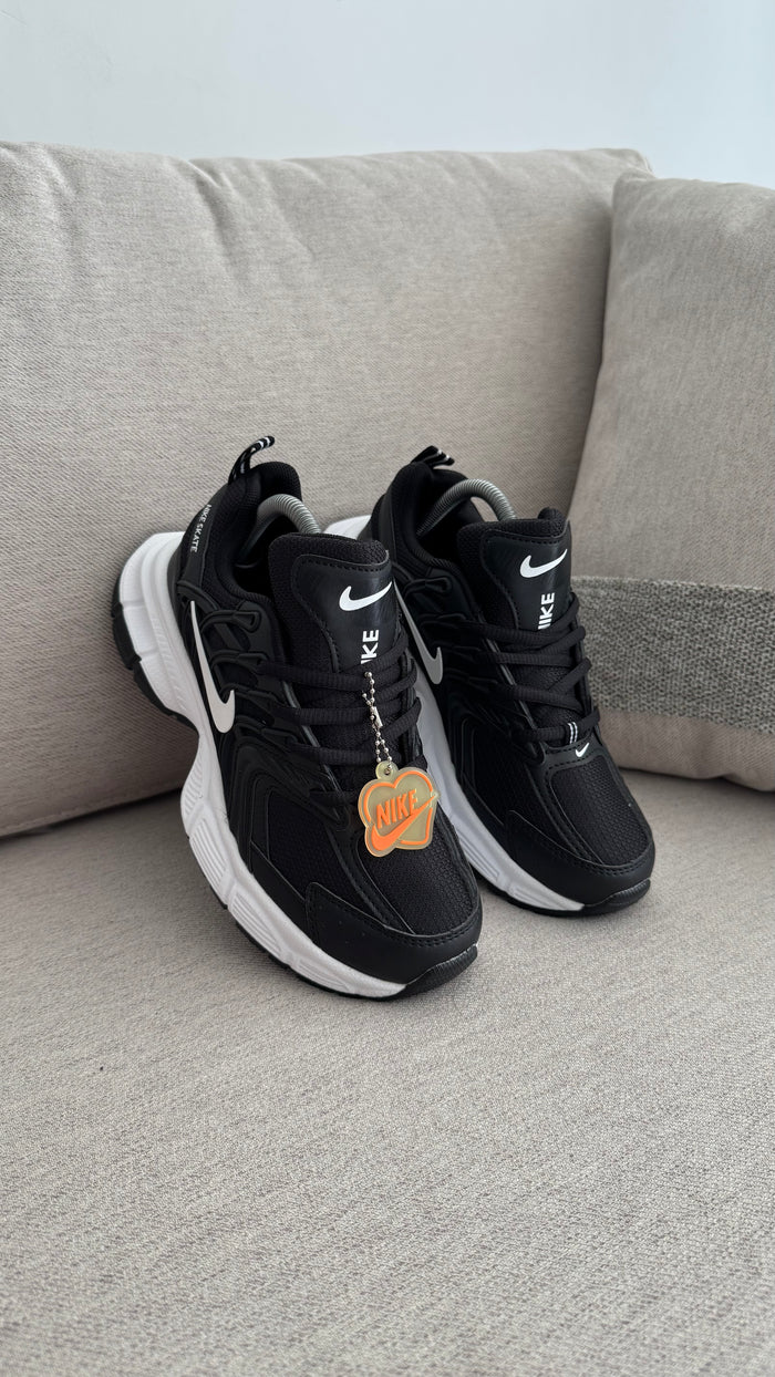NIKE SKATE NEGRO BLANCO PROMO