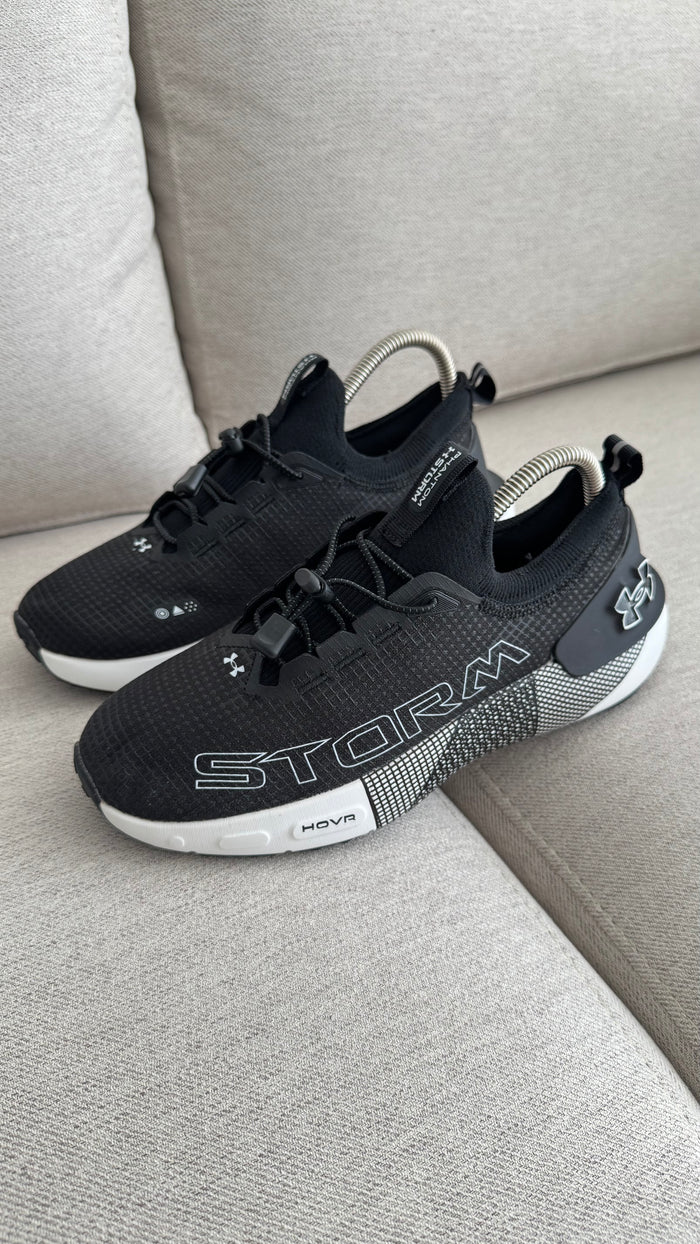 UNDER ARMOUR STROM NEGRO BLANCO PROMO