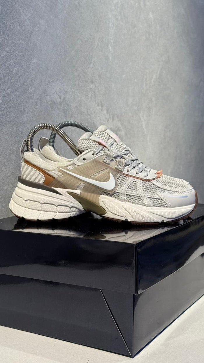 NIKE V2K CAFE CHULO BLANCO