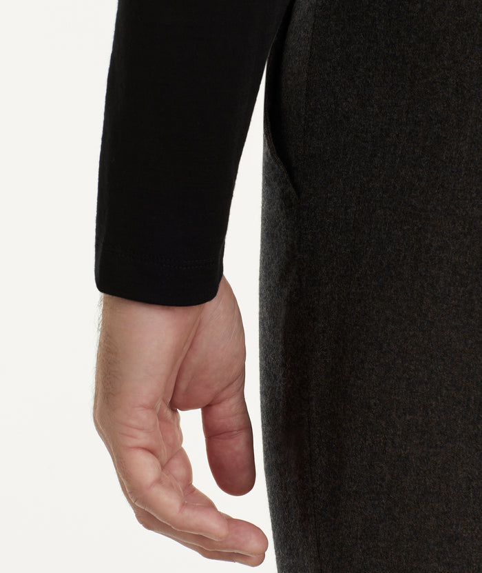Model is wearing UNTUCKit Hilburn turtleneck in black.