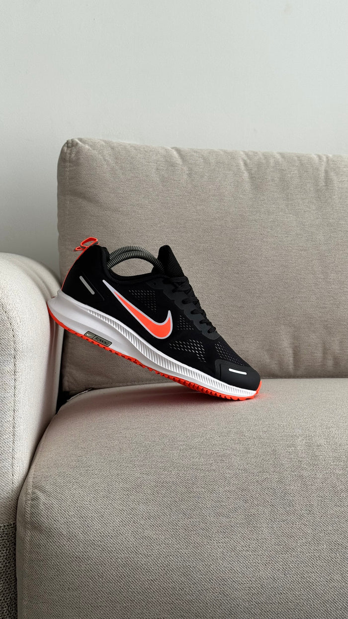 NIKE ZOON RUNNING NEGRO NARANJA
