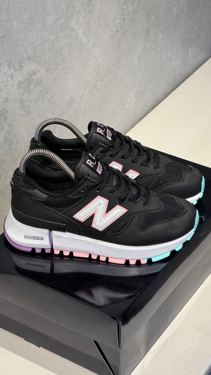 NEW BALANCE 1300 PASTEL NEGRO