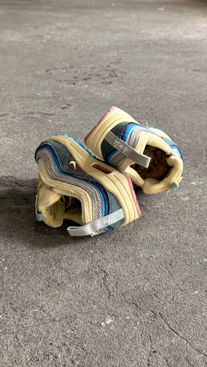 NIKE 2000 BEIGE COLOR