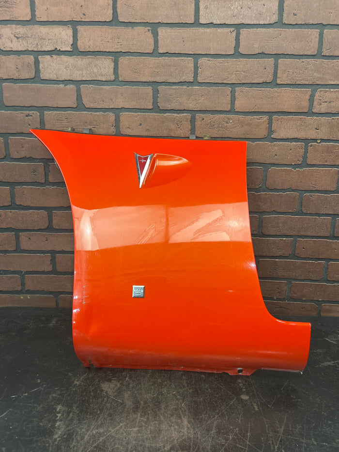 2006-2009 Pontiac Solstice GXP Left Driver Side Front Fender w/ Emblem OEM