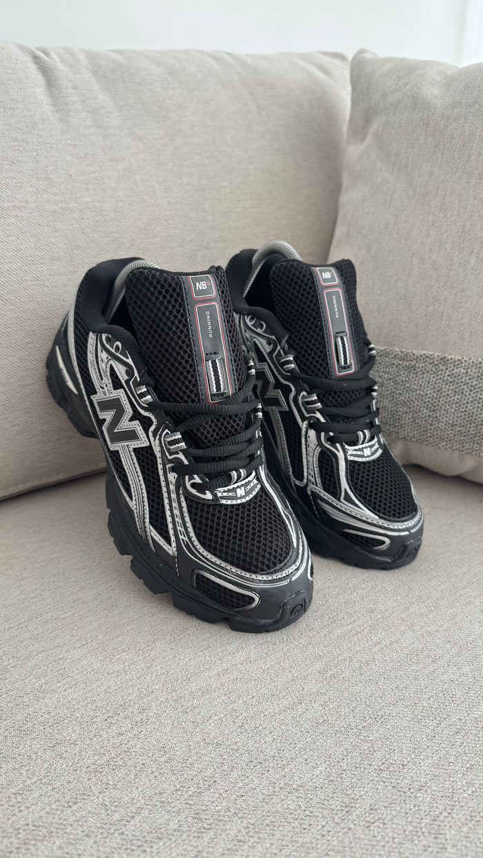 NEW BALANCE 740 NEGRA PLATA