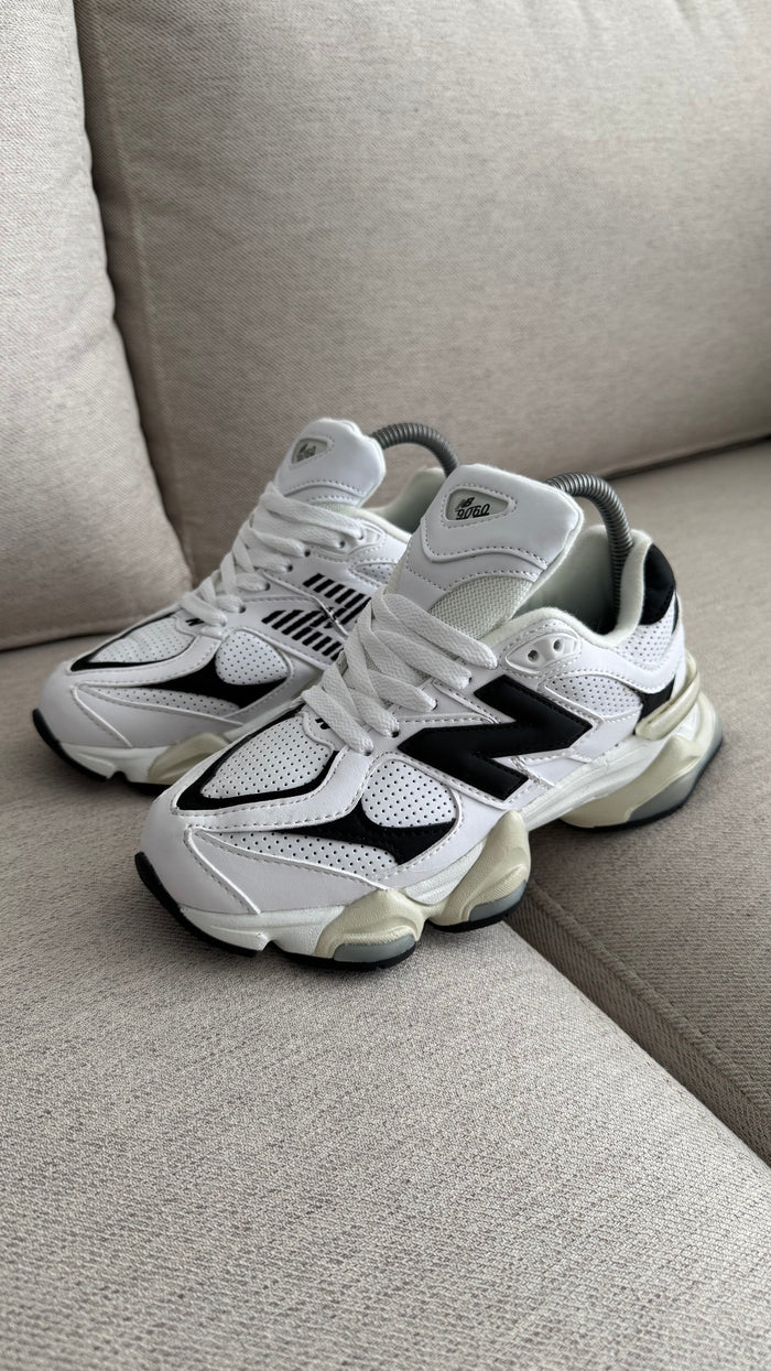 NEW BALANCE 9060 BEIGE NEGRO