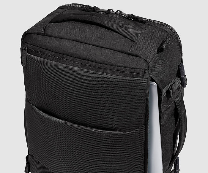 13" laptop shown in the exterior laptop pocket
// Exterior 13” laptop compartment