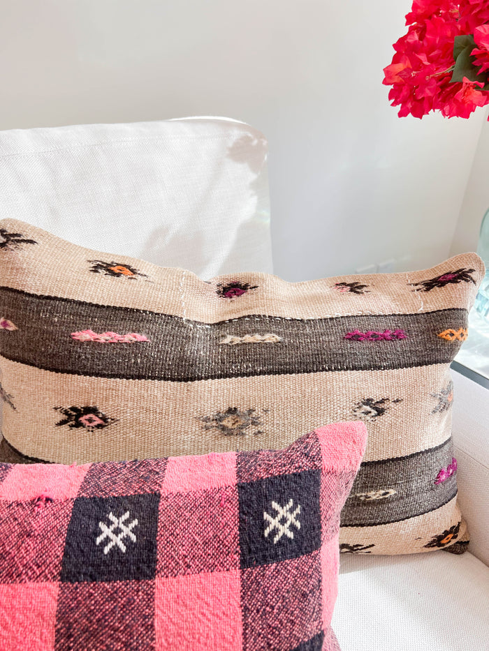 Avril Lumbar Kilim Pillow (12x20)
