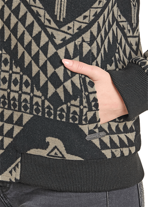 DW92C06830 patterned jacket with hand in pocket