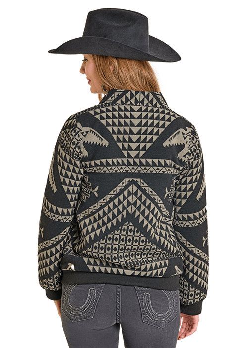 Woman wearing DW92C06830 patterned jacket and hat.