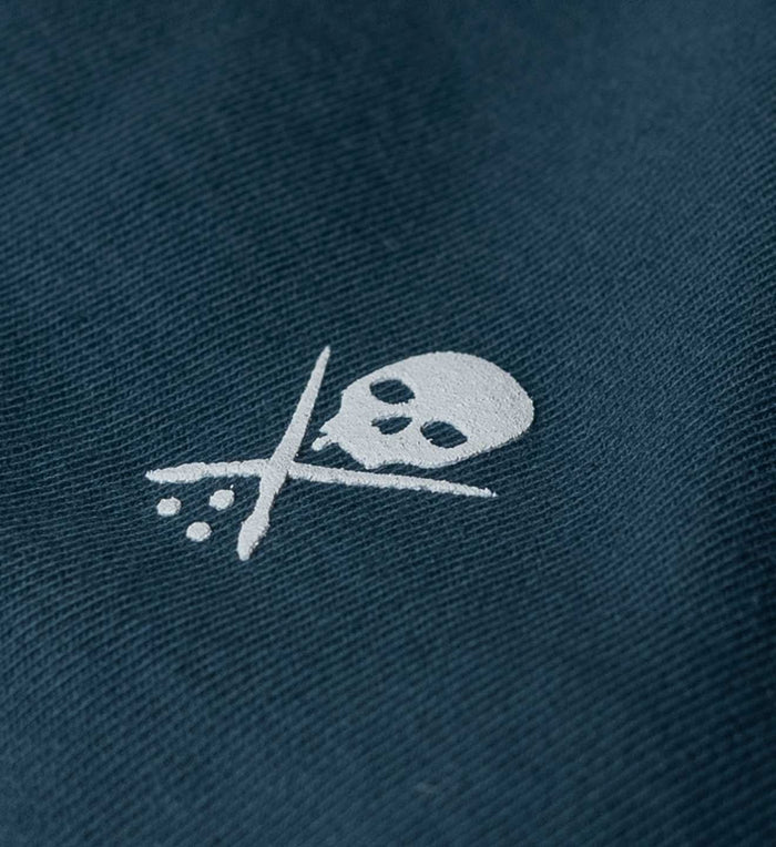 BADGE-CREW-FLEECE-DETAIL - Sullen