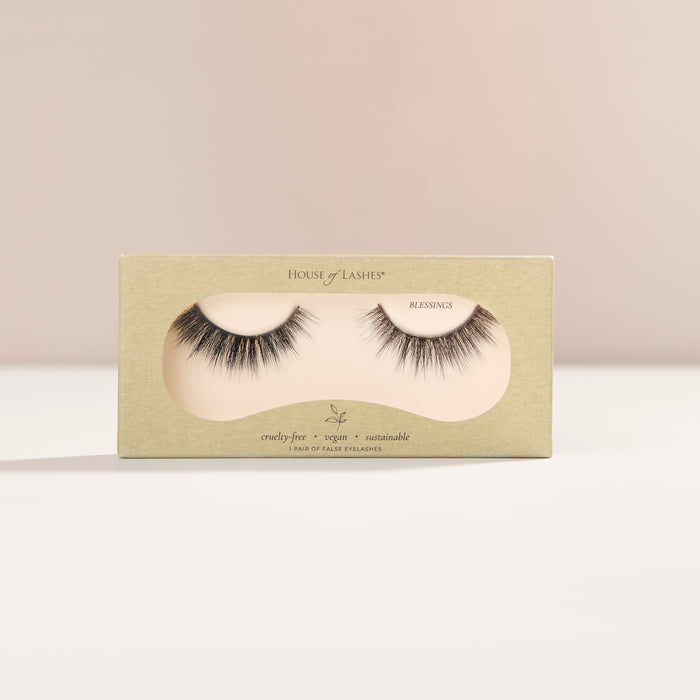 Blessings flared false lash with short, dense fibers at the base and longer, wispy tips for a feathered look that adds full volume and subtle dimension.