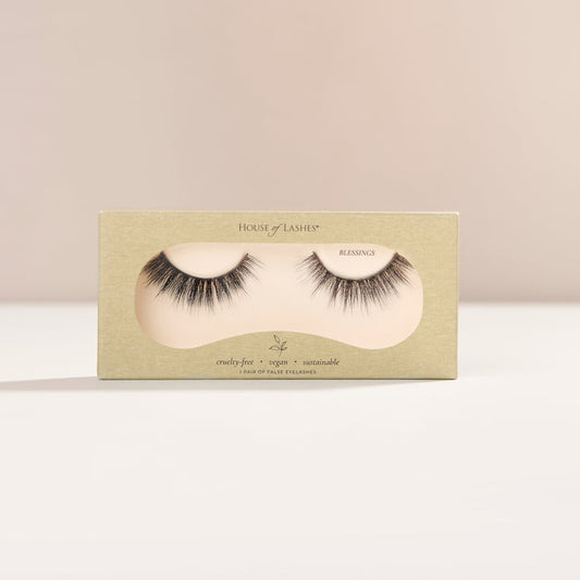 Blessings flared false lash with short, dense fibers at the base and longer, wispy tips for a feathered look that adds full volume and subtle dimension.