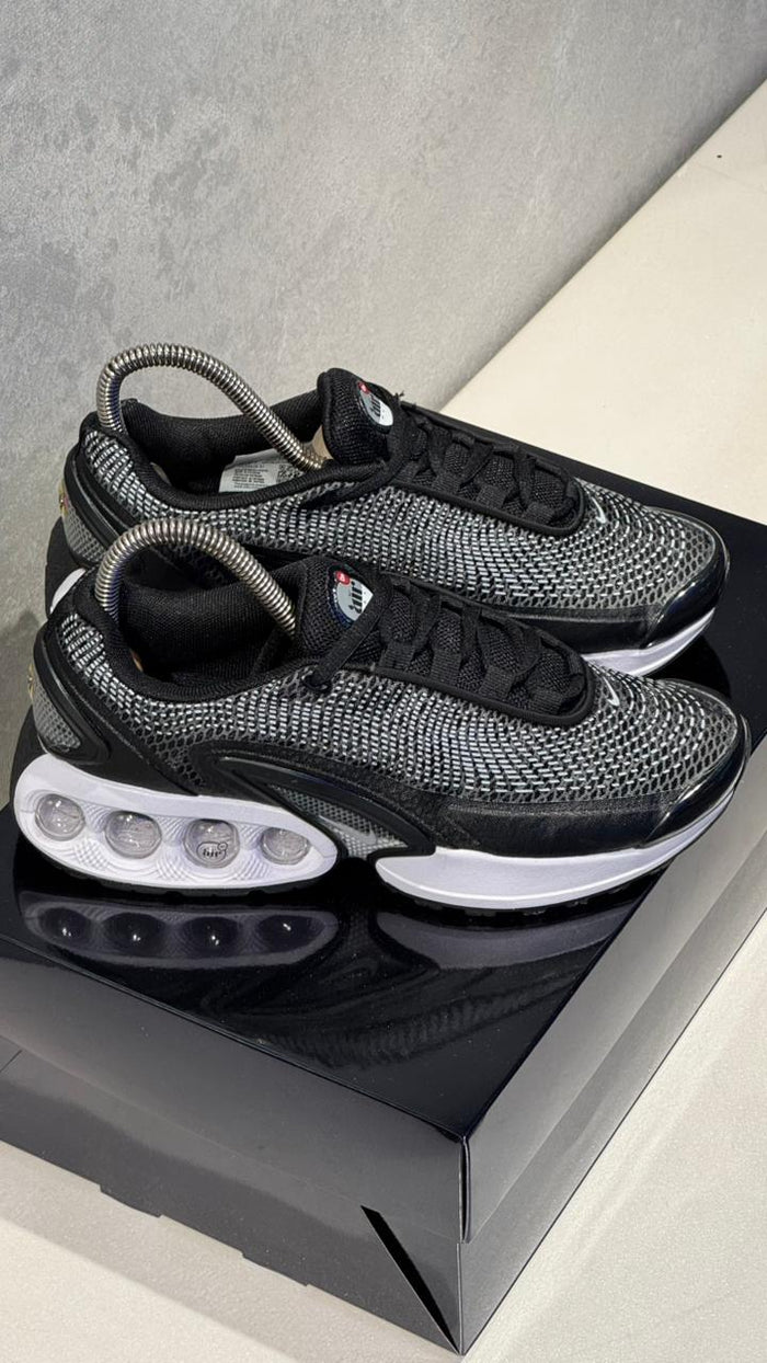 NIKE CAMARA NEGRO BLANCO PROMO