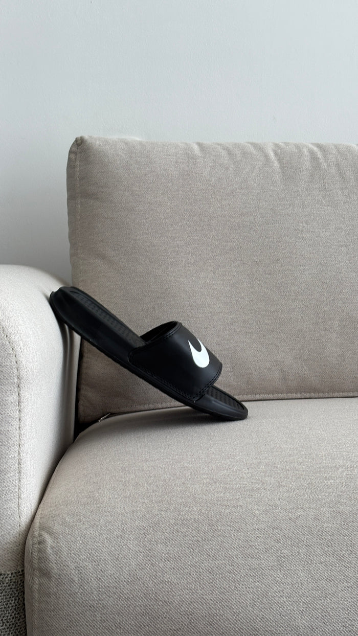 CHANCLA NIKE CLASICA NEGRA