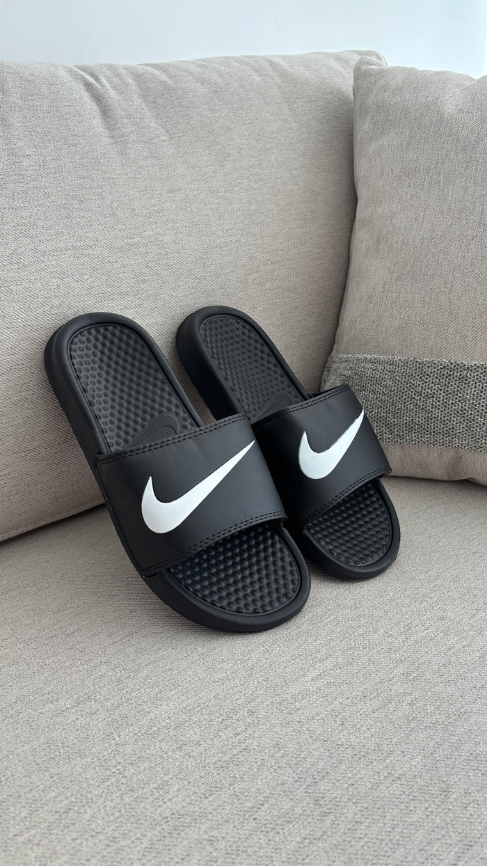 CHANCLA NIKE CLASICA NEGRA