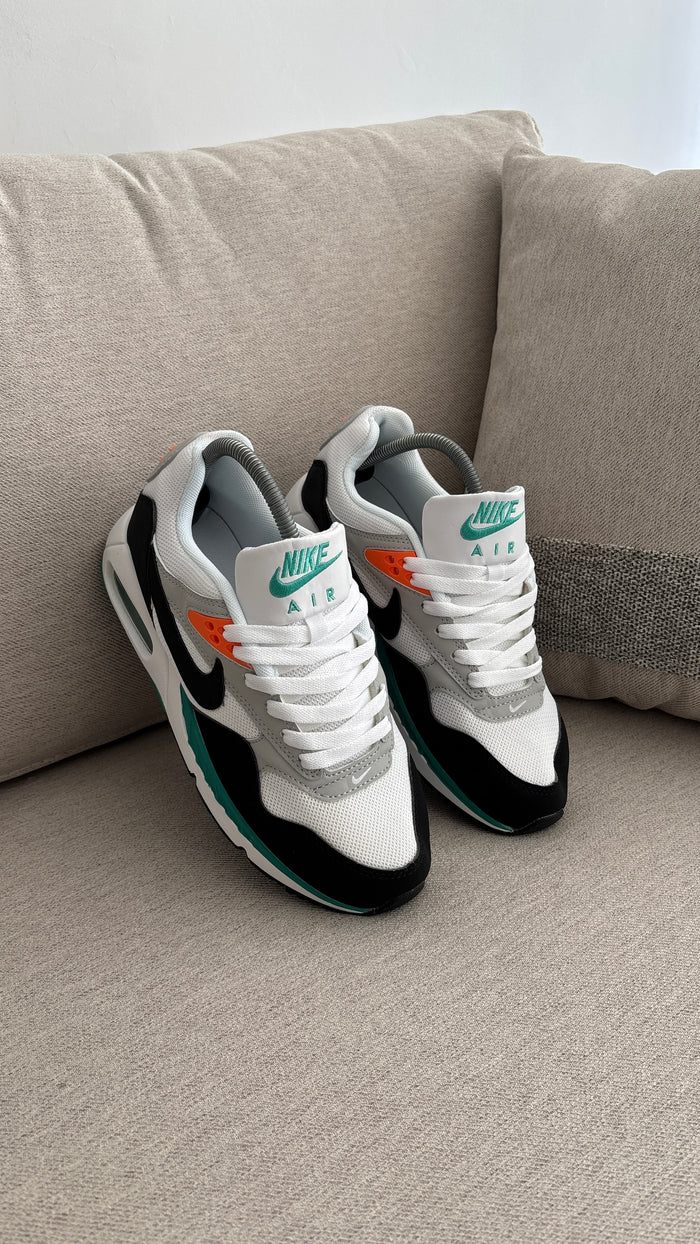 NIKE CORRALATE VERDE