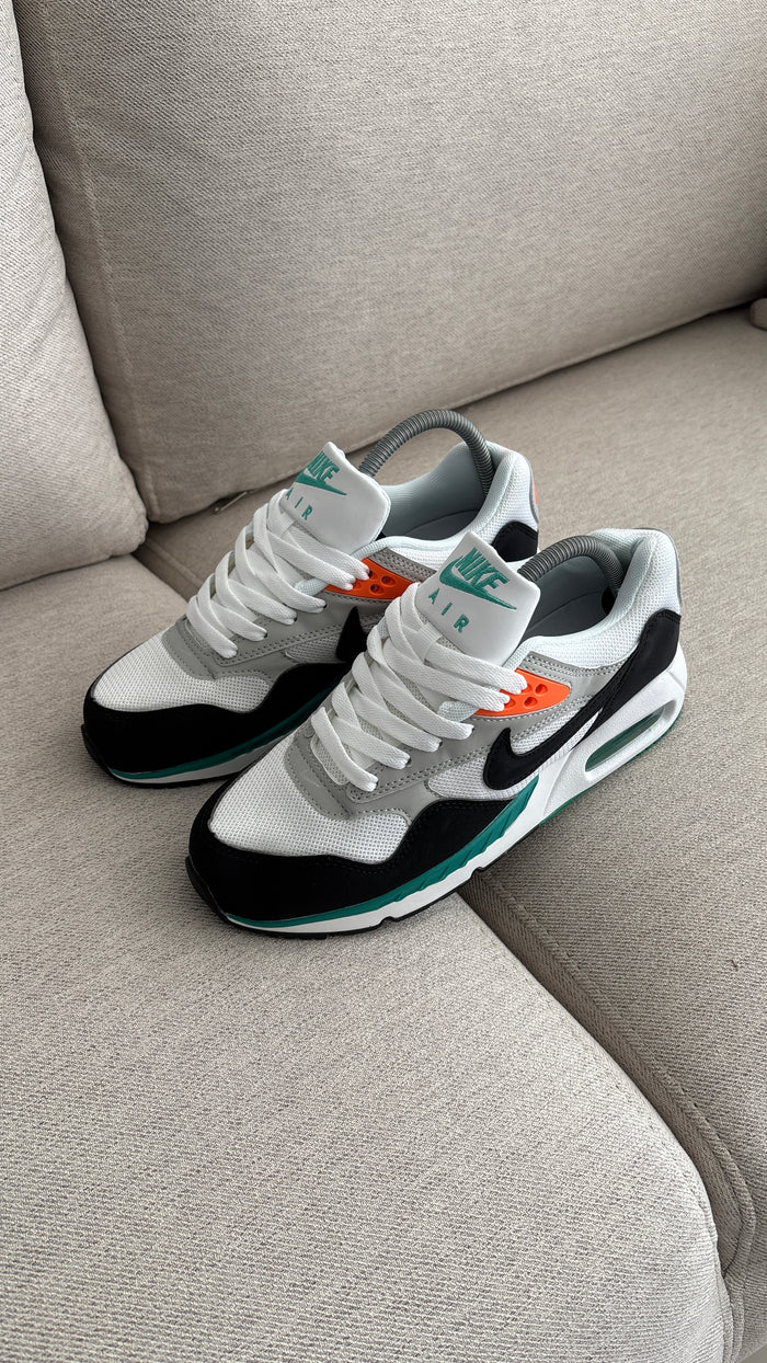 NIKE CORRALATE VERDE