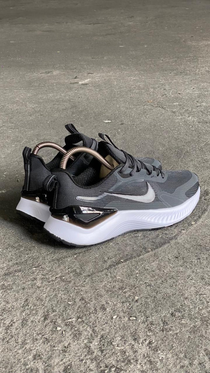 NIKE DIAMANTE NEGRO BLANCO
