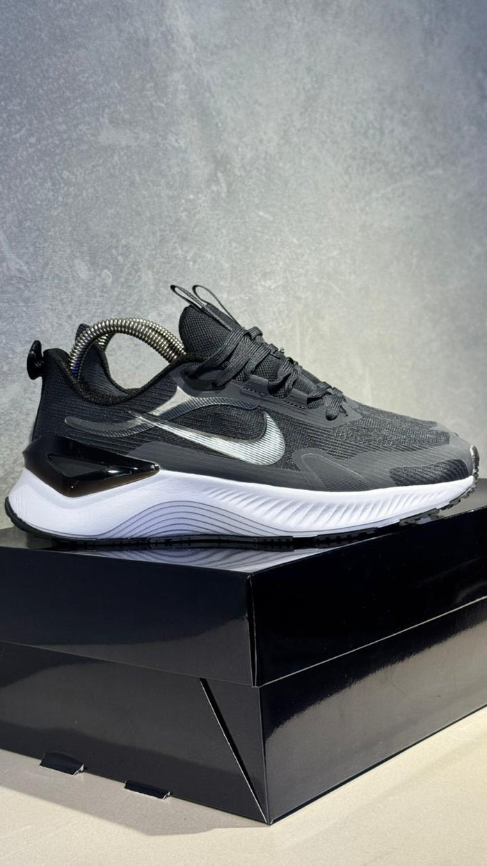 NIKE DIAMANTE NEGRO BLANCO