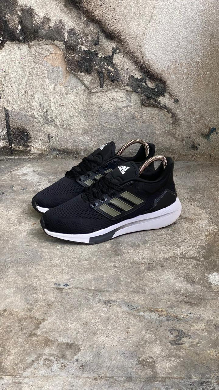 ADIDAS EQ21 NEGRO GRIS