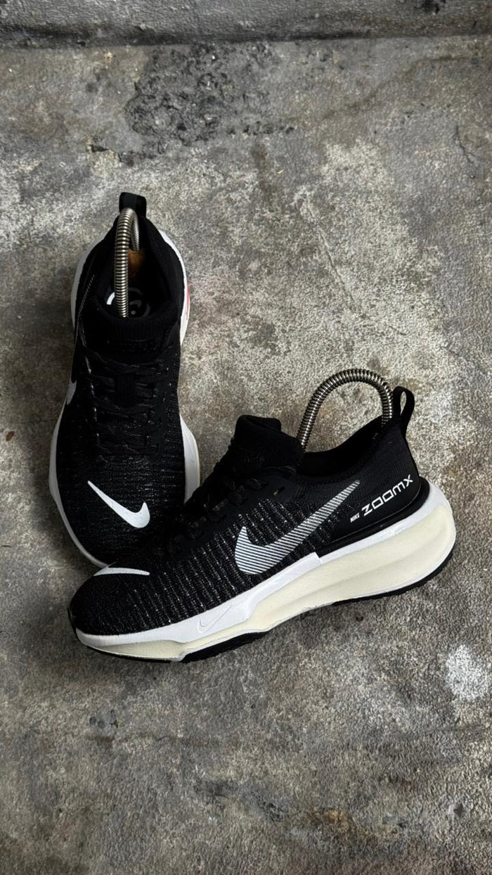 NIKE INVINCIBLE RUN 3 NEGRO BLANCO