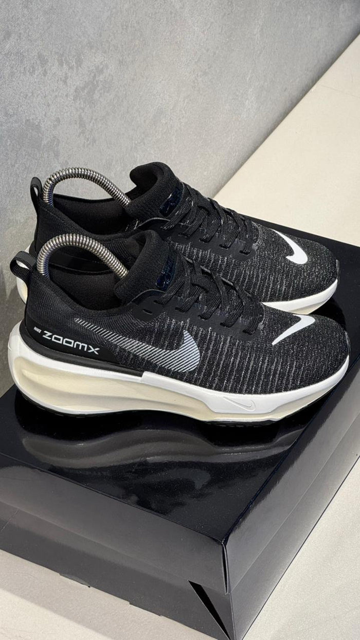 NIKE INVINCIBLE RUN 3 NEGRO BLANCO
