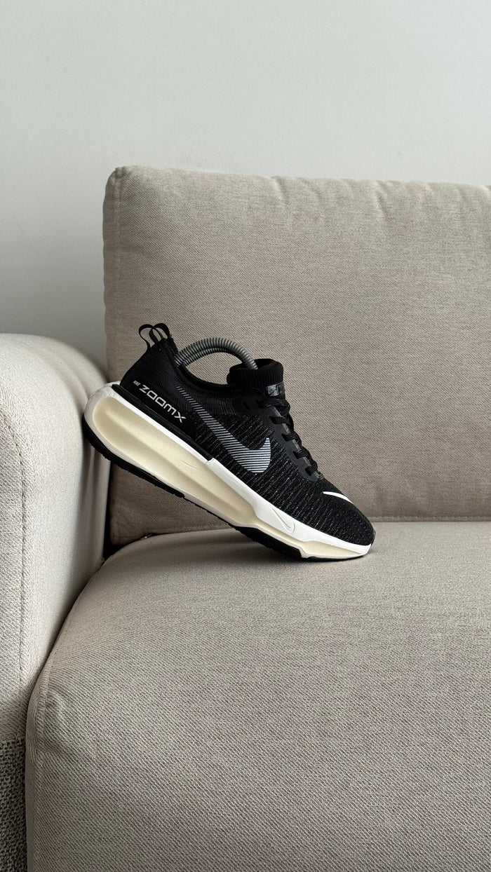 NIKE INVINCIBLE RUN 3 NEGRO BLANCO