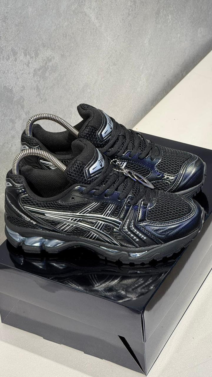 ASICS NEGRO LINEA BLANCA