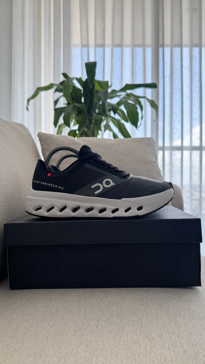 ON RUNNING NEGRO BLANCO