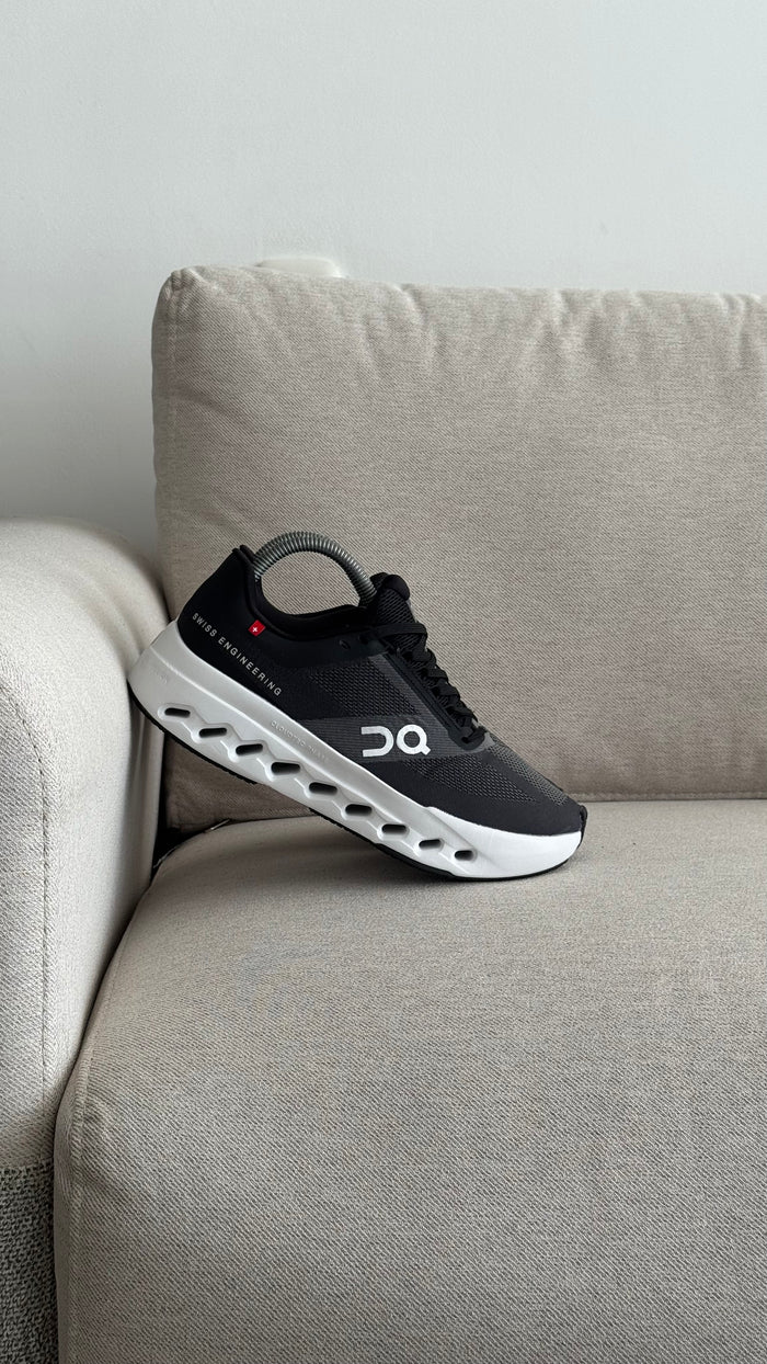 ON RUNNING NEGRO BLANCO