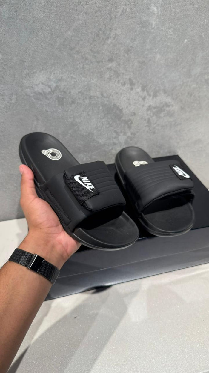 NIKE PANTUFLA NEGRA