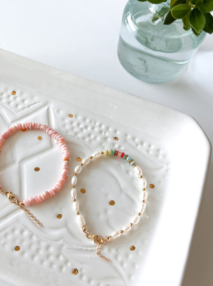 Peace Out Bright Shell & Pearl Bracelet