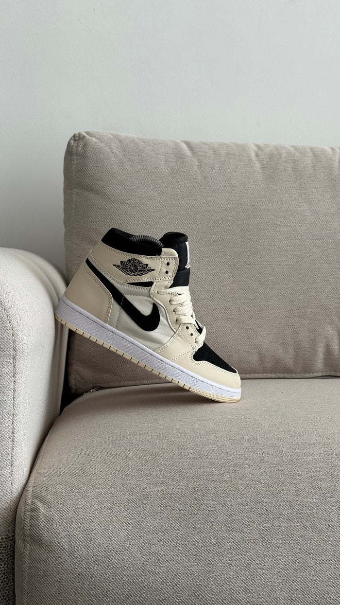 NIKE  JORDAN RETRO 1 BEIGE