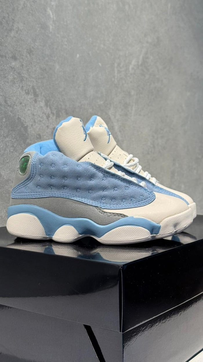 JORDAN RETRO 13 NIÑO BLANCO AZUL CIELO