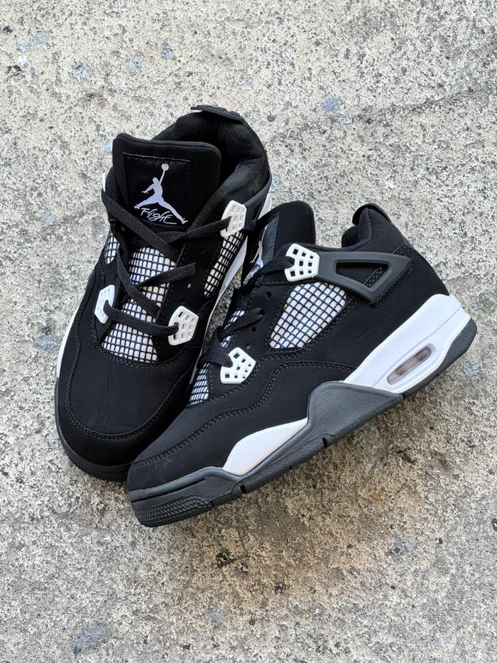JORDAN RETRO 4 NEGRA BLANCA