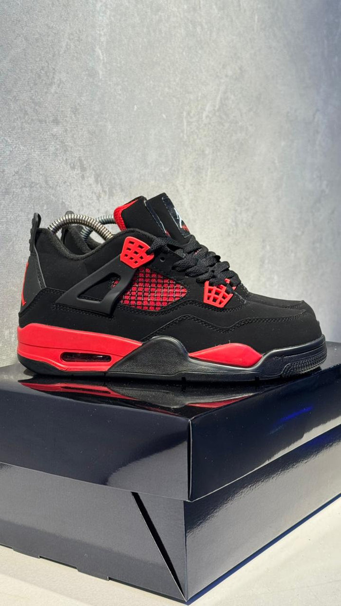 JORDAN RETRO 4 NEGRA ROJA