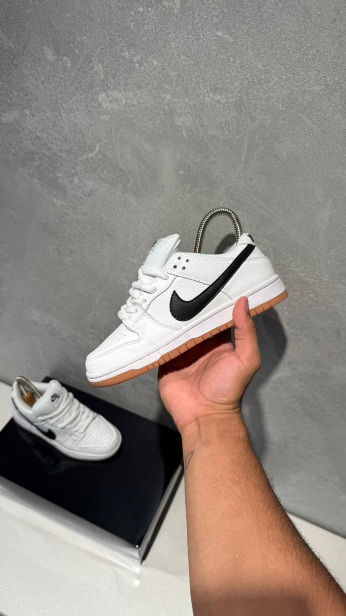 NIKE SB LEYENDA BLANCO NEGRO