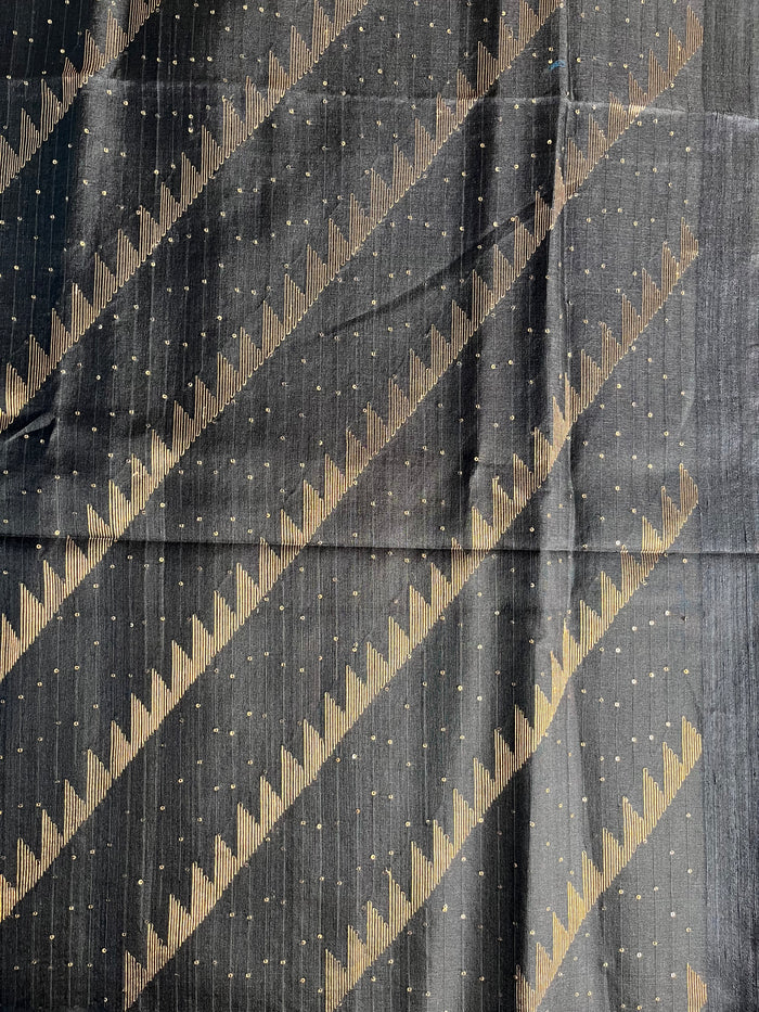 Sequinned matka organza saree