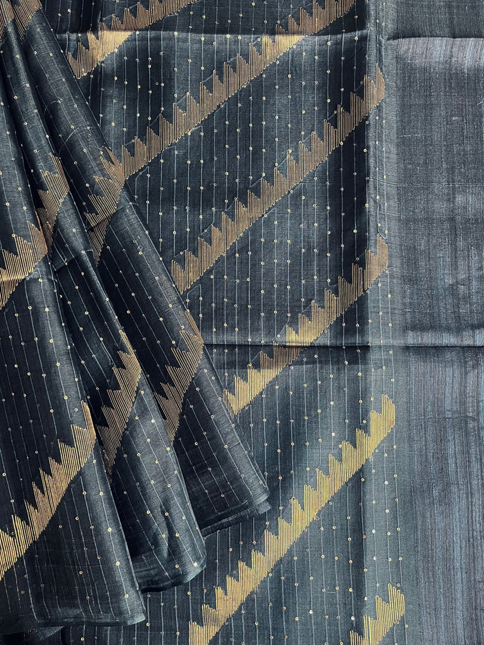 Sequinned matka organza saree