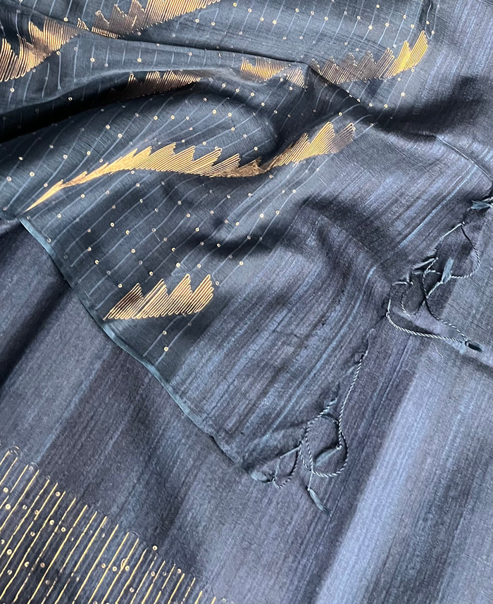 Sequinned matka organza saree