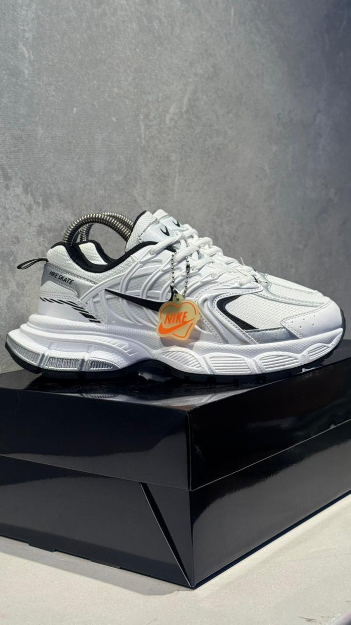 NIKE SKATE BLANCO NEGRO
