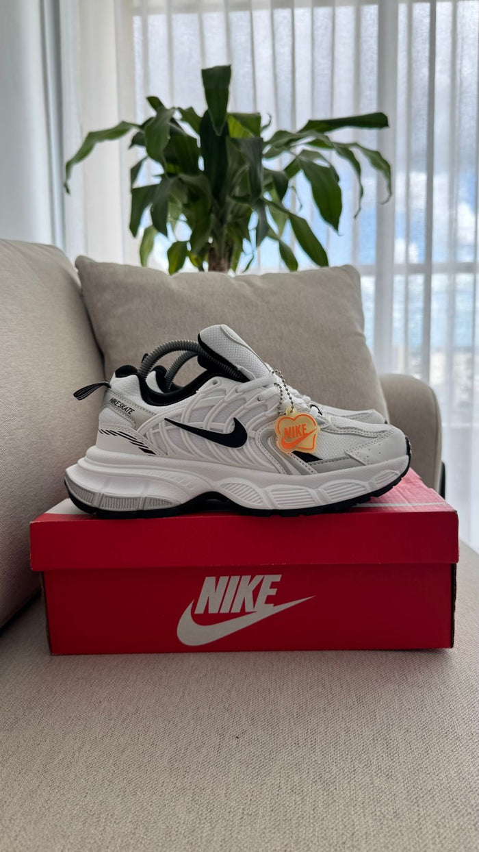 NIKE SKATE BLANCO NEGRO