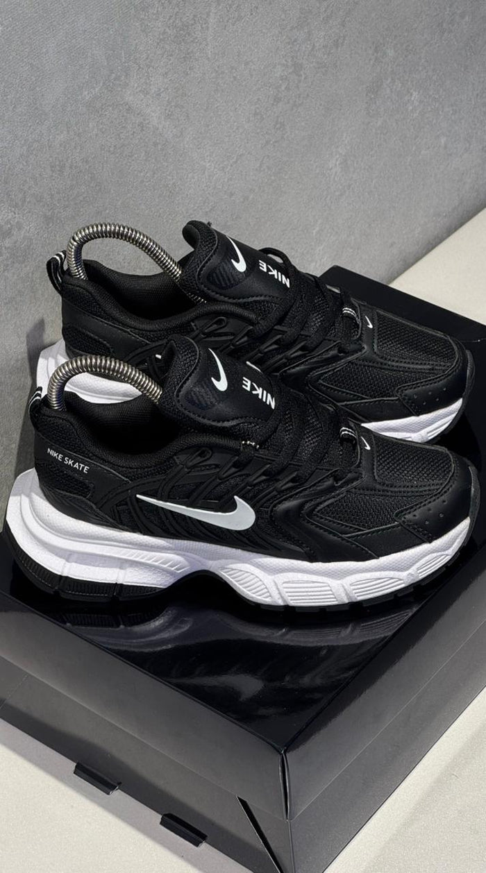 NIKE SKATE NEGRO BLANCO PROMO