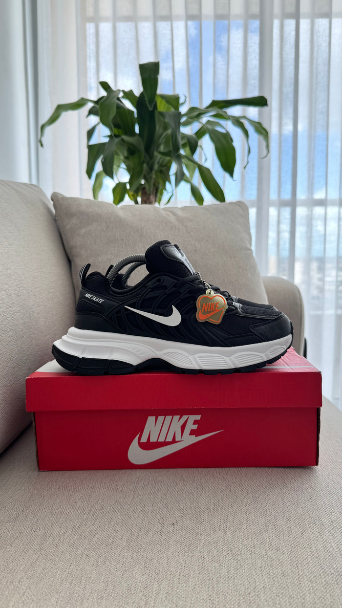 NIKE SKATE NEGRO BLANCO PROMO